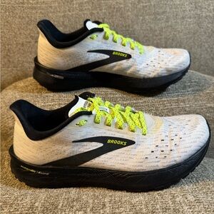 Brooks Women’s  Hyperion Tempo Running Shoes - Cream and Black Size 9